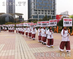 1988.TV��(zh��n)ʿ׷�󣬲���ǰ��